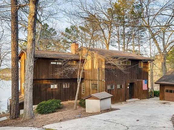2nd image of 304 Aspen Ln