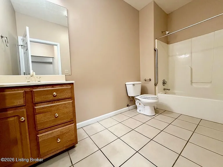 907 E Hackberry St #3 — Photo 6