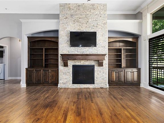 4th image of 3928 NE Independence Ave