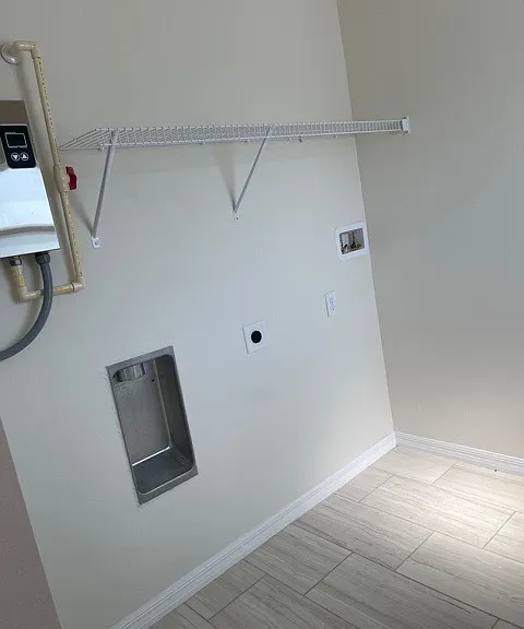 833 Ognon Ct — Photo 10