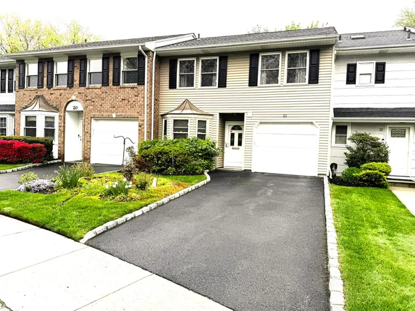 21 Manors Dr, Jericho, NY 11753