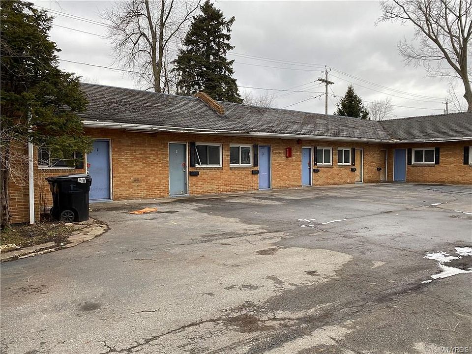 2nd image of 2740 Niagara Falls Blvd