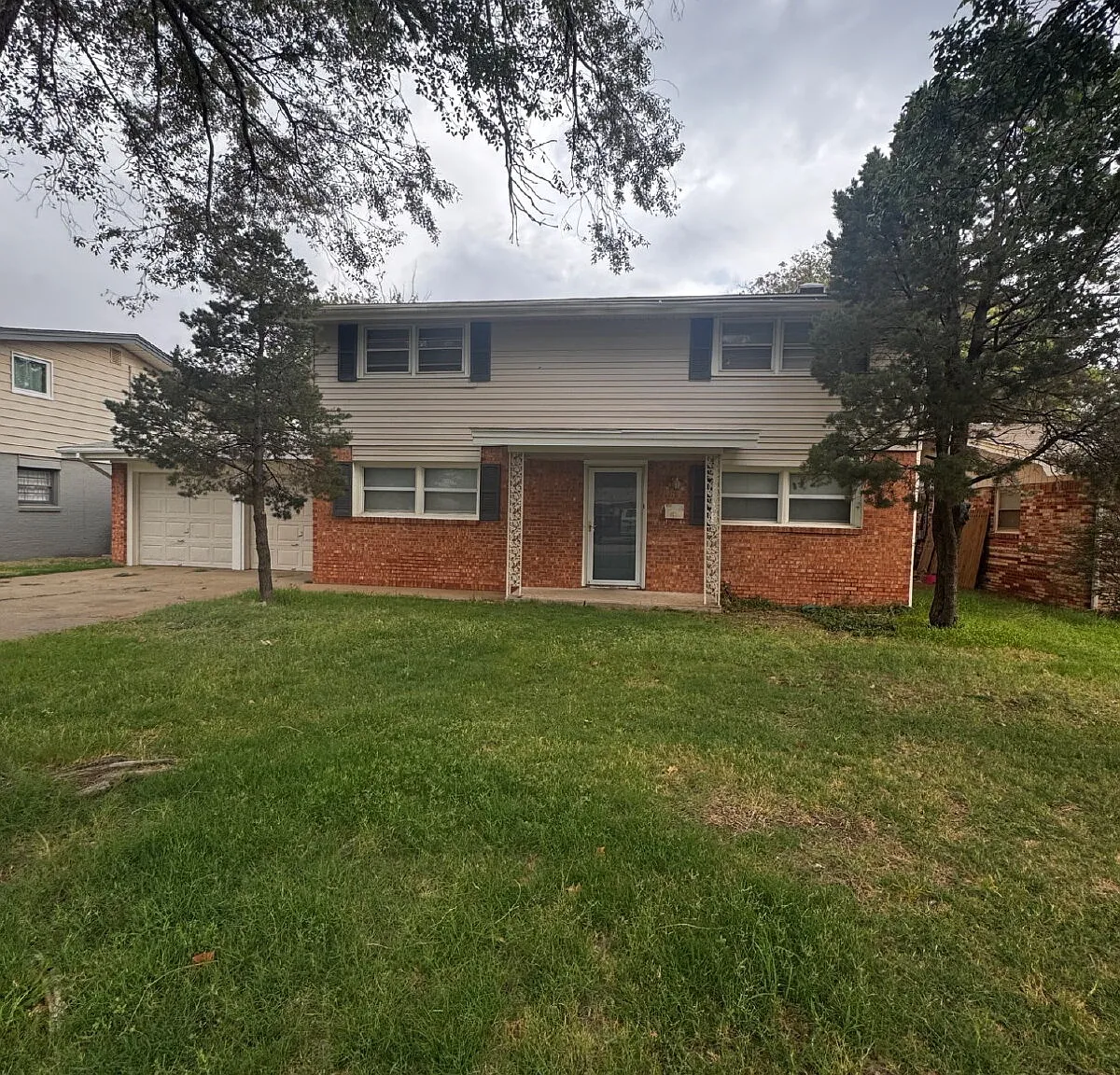 5 bed, 2.0 bath, 2108 sqft, $2,000 — Photo 1