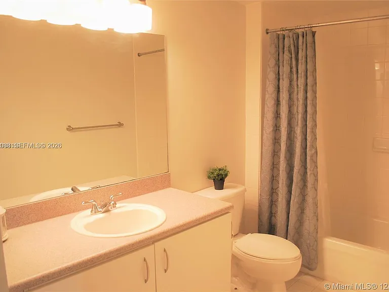 816 NW 11th St #801 — Photo 25