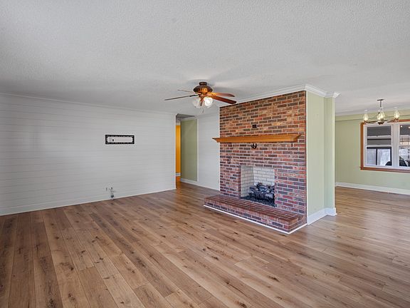 4th image of 33 Edgewood Rd