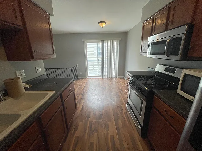 195 Thomas Ct #D — Photo 6