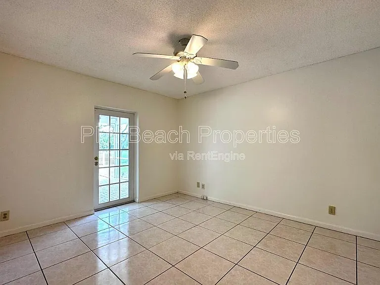 1292 Essex Dr — Photo 14
