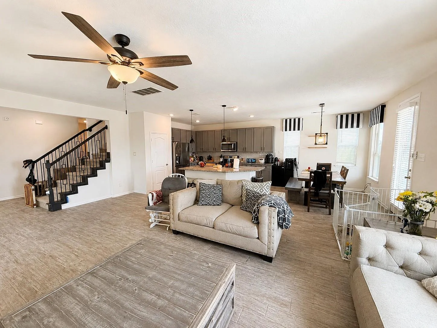 5 bed, 3.0 bath, 2680 sqft, $2,600 — Photo 4