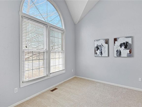 5th image of 5904 Edgewater Dr