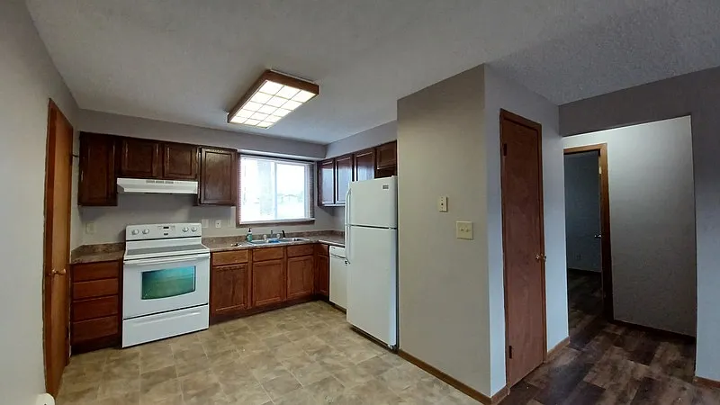 Building Photo - 940 Eisenhower Rd #2