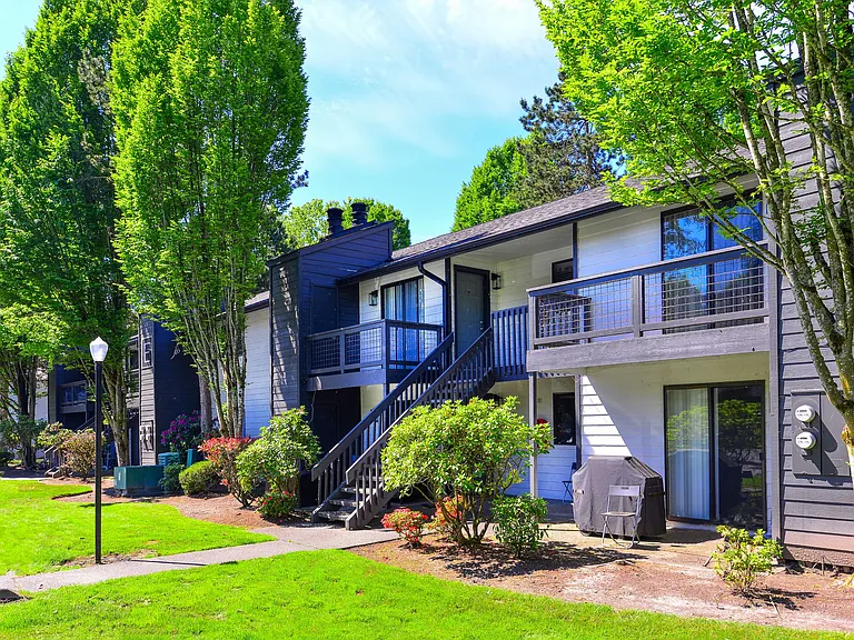 Woodlake Apartments — Photo 6