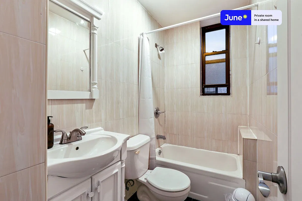 Full bedroom in 4 bed/1 bath home in Upper West Side #764 C — Photo 4