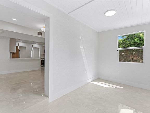 4th image of 431 Ficus Tree Drive