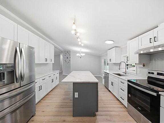 5th image of 315 Highwood Dr