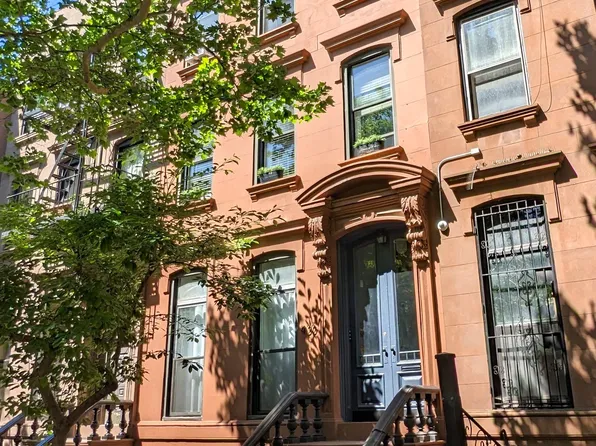 430 Vanderbilt Avenue image 1 of 25