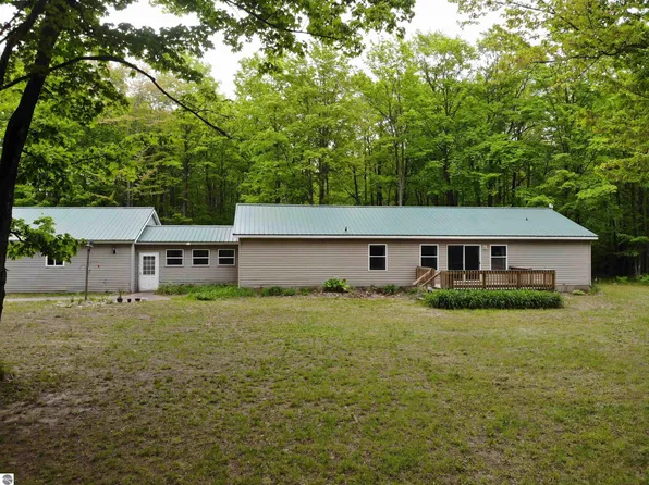 135 Montgomery Rd SW, South Boardman, MI 49680