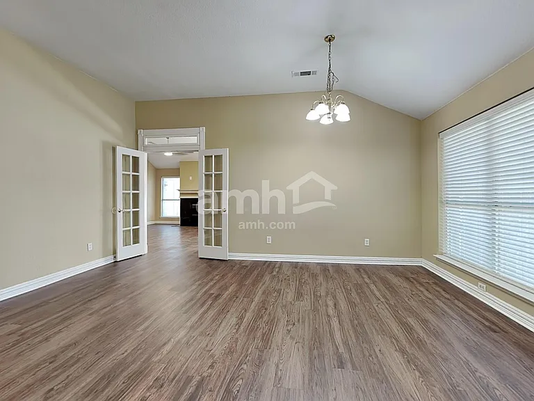 7202 Airline Dr — Photo 9