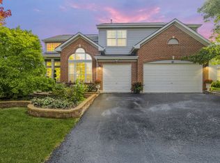 23 Bridlepath Dr, Lindenhurst, IL 60046