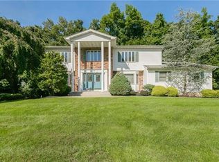 19 Pecan Valley Dr, New City, NY 10956