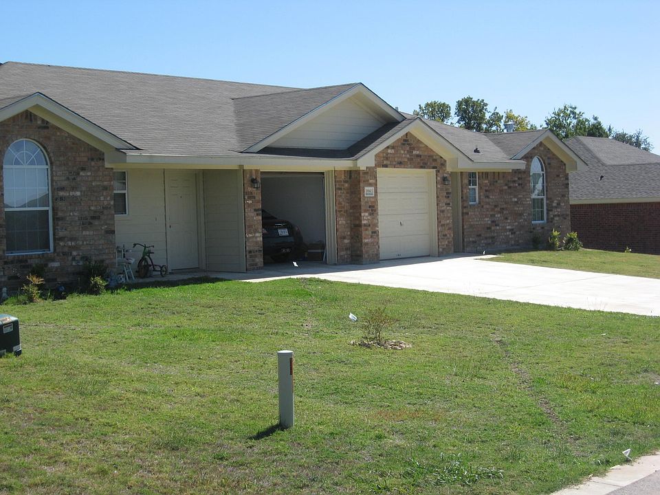 1164 Squire Drive, Belton, TX 76513 Duplex. Unit B is on the