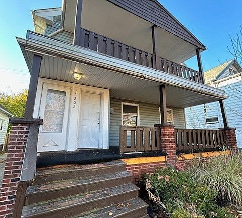 3rd image of 12202 Buckingham Ave