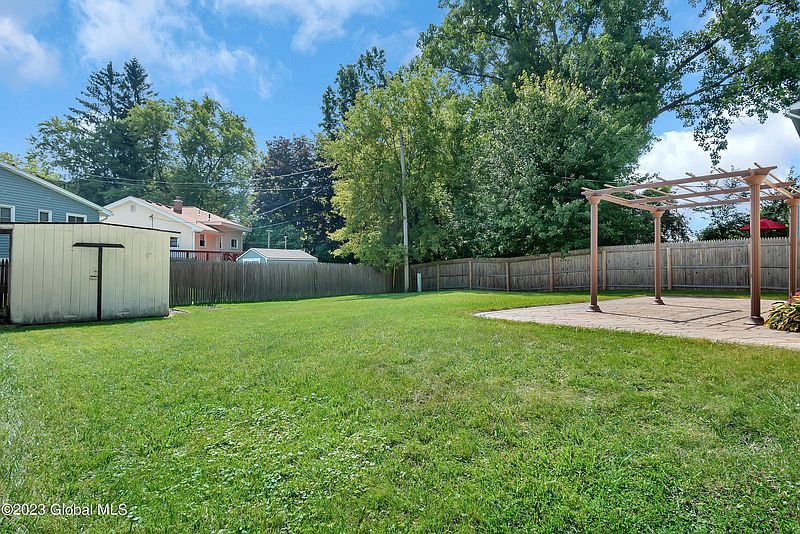 5th image of 34 Bender Avenue