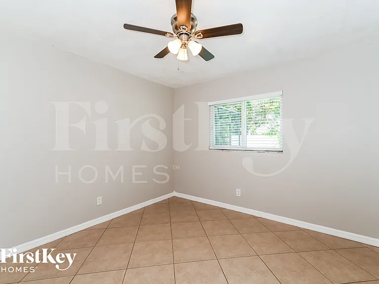 528 SE 17th Ave — Photo 11