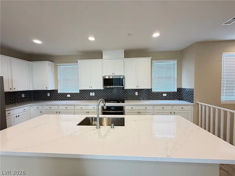 1741 N Desert Foothills Dr — Photo 5
