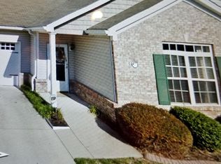 5237 Savannah Springs Dr, Louisville, KY 40219