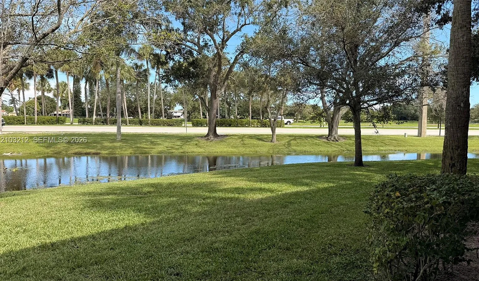 Coco Parc Condo — Photo 2