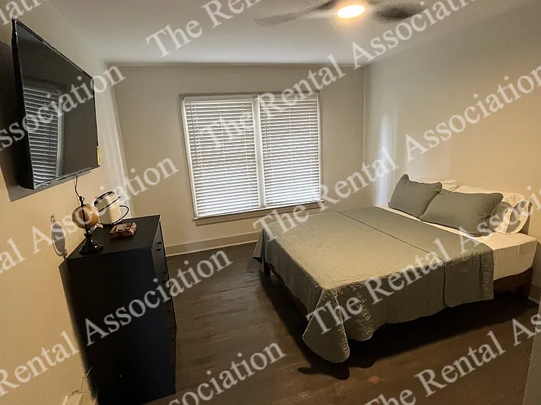 1003 Emerson St — Photo 3