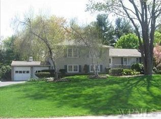 6 Lincoln Dr, Poughkeepsie, NY 12601