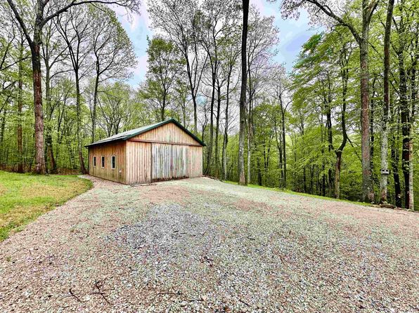 10445 Twin Pines Ln, Birdseye, IN 47513