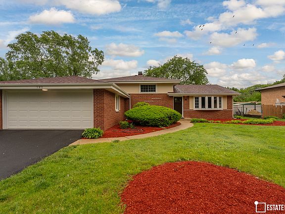 3rd image of 927 E Holly Way
