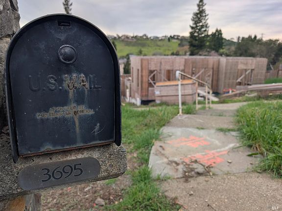 2nd image of 3695 Wyndemere Circle