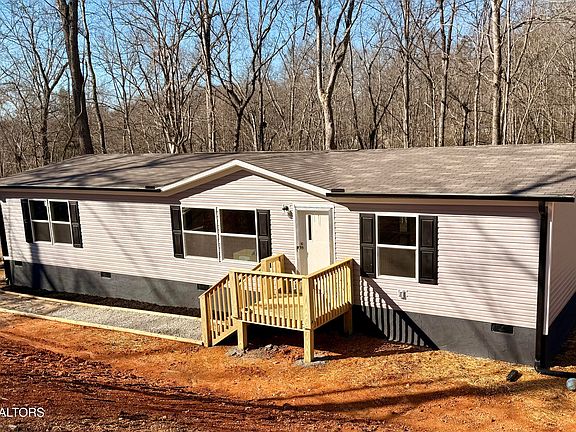 3rd image of 211 Clear Springs Rd