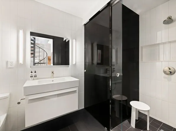 196 6th Avenue image 5 of 7