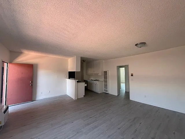6819 Laurel Canyon Blvd. — Photo 3