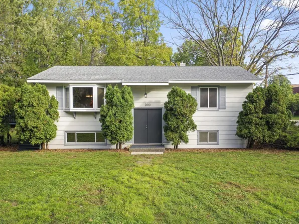 2013 Webber St, White Bear Lake, MN 55110