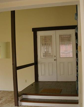 3rd image of 115 E Meadowland Ln