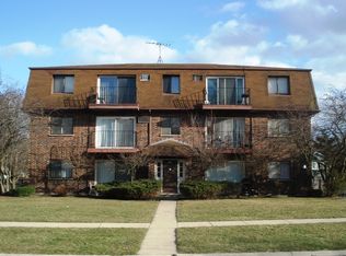 1208 Whispering Hills Ct APT 2B, Naperville, IL 60540