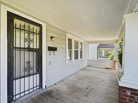 3rd image of 554 S Ogden Ave