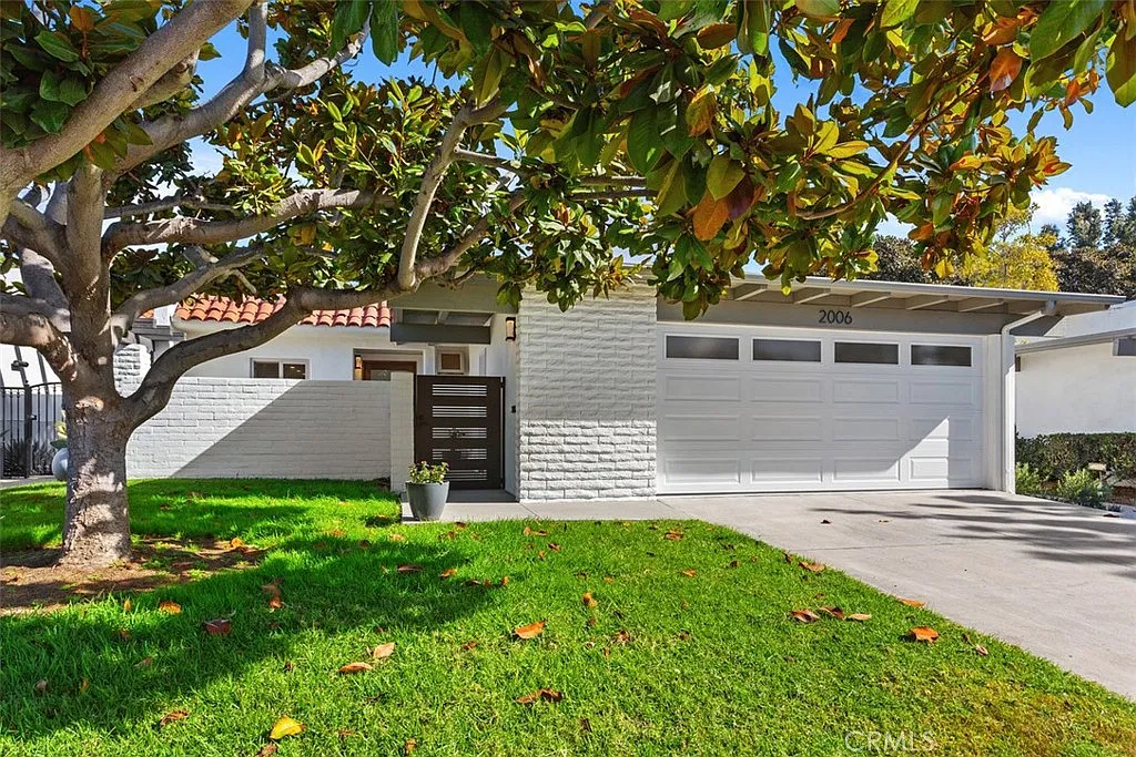 3 bed, 1184 sqft, $6,700 — Photo 1