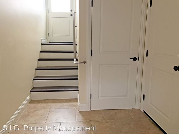 5th image of 10752 Hortense St Unit 2