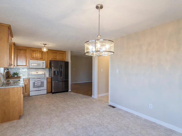 60 Blairwood Dr — Photo 19