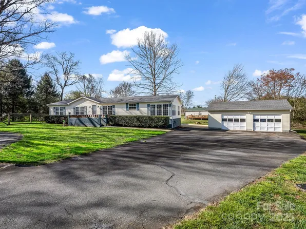 511 Crescent Way #13, Horse Shoe, NC 28742