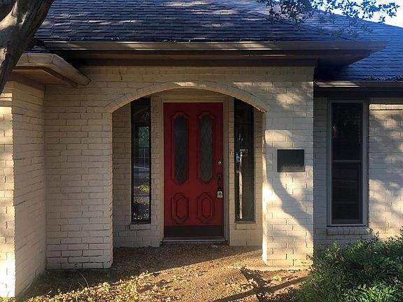 2nd image of 840 Woodmoor Dr