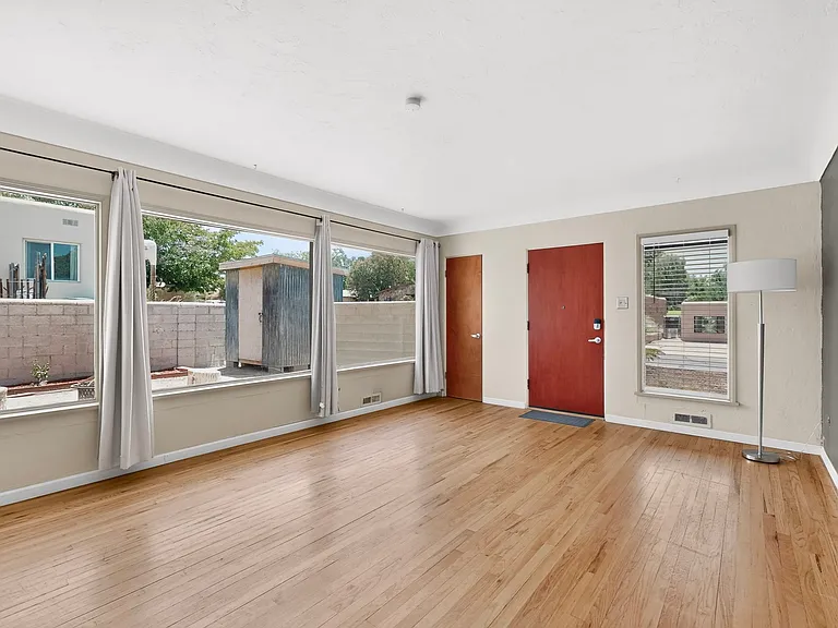 2913 San Joaquin Ave SE — Photo 2