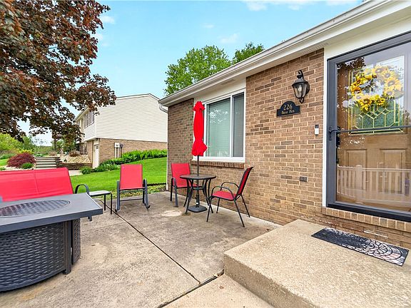 3rd image of 226 Briar Path