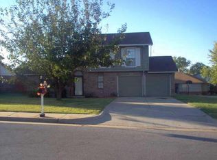 2201 W Silver Fox Dr, Edmond, OK 73003